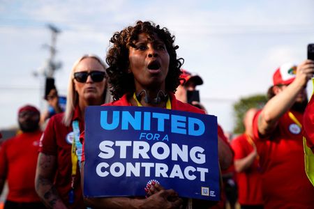 Auto workers rally as deadline nears to expand strikes on Detroit Three