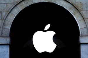 Apple shares rise 3% after analyst upgrade
