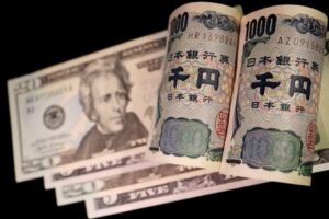 Yen falls after US labor costs data as eyes turn from Tokyo to Fed