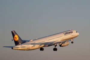 Lufthansa, Air France-KLM to cut costs after tough first quarter