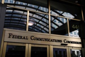US FCC resumes full oversight of broadband service providers
