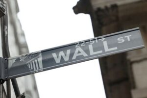 Wall St ends sharply higher, jobs data strengthens case for rate cuts