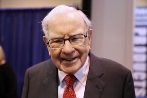 At Berkshire Hathaway meeting, Warren Buffett to field questions on growth, dividend and succession