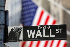 Wall Street bonuses to rise this year as deals return, says report