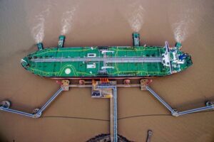 China April crude oil imports rise 5.45% on previous year