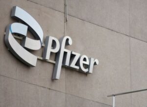 Pfizer and AstraZeneca announce new investments of nearly $1 billion in France