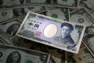 Dollar edges higher ahead of US inflation data, weakening yen in focus