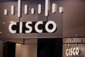 Cisco forecasts fourth-quarter revenue above estimates