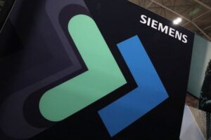 Siemens misses profit forecast as industrial business struggles