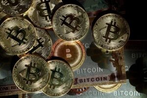 Bitcoin rises to $70,206