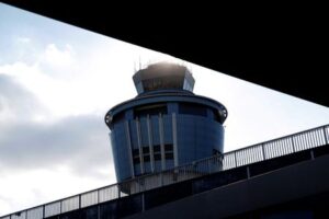US airlines seek air traffic control hiring, FAA hits back