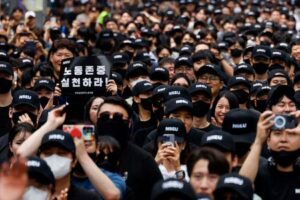 Amid chants and K-pop, Samsung union stages rare rally for fair wages