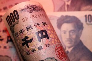 Yen falls after dovish BOJ; euro limps towards weekly loss