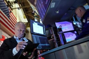 Wall Street futures pause as markets eye cautious Fed