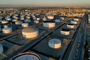 Oil edges down amid cautious demand outlook