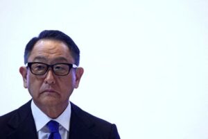 Toyota shareholders vote for chairman's re-election