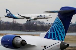 Alaska Airlines, flight attendants reach tentative deal