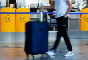 Lufthansa increases ticket prices to cover environmental requirements