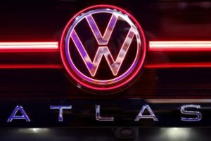 Volkswagen recalling 307,000 vehicles over air bag sensor wiring