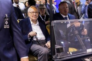 Warren Buffett donates record $5.3 billion Berkshire shares