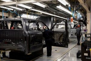 US manufacturing mired in weakness; prices paid gauge hits six-month low