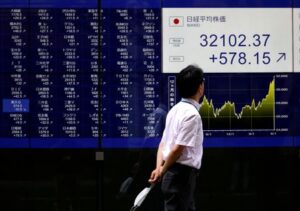 Asia stocks rise on rate cut wagers, yen wallows at 38-year lows