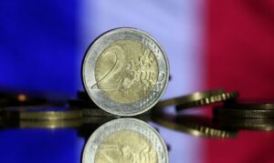Euro falls as markets brace for French post-election gridlock