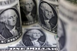 Dollar wobbles with Fed rate cuts back in view