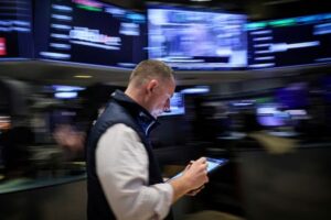 Wall Street falls as anxiety rises, earnings heat up
