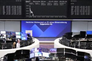 European stocks slip, global IT outage causes chaos