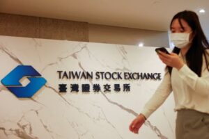 Taiwan stocks rebound after plunge, but quickly pare gains