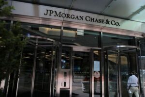 JPMorgan shares slide on more cautious outlook for interest income