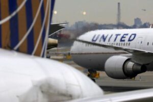 United Airlines jumps as results overcome Boeing impact