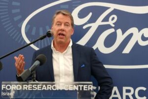 US auto sector 'whipsawed' by politicians, Ford chairman says