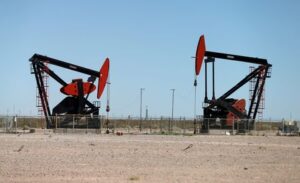 Oil prices climb amid US stocks decline, Middle East conflict