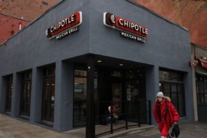 Chipotle lifts annual sales forecast as customer traffic holds up despite uncertainties