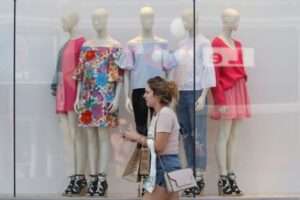 Canada March retail sales down 0.2%; seen up 0.7% in April