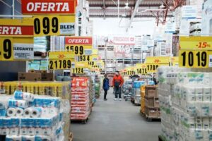 Argentine monthly inflation set to fall below 5%, lowest since 2022