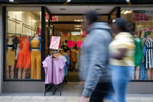 UK retail sales go into reverse this month, CBI survey shows