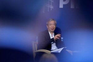 China's ex-central bank governor urges efforts to fight deflationary pressure