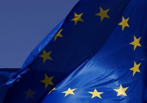 Few EU countries to submit debt reduction plans by Commission's deadline