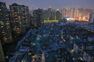 China's property investment decline worsens in Q1