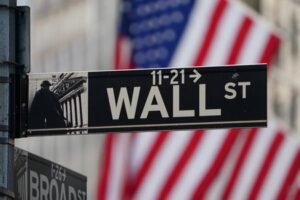 Analysis-US bond repricing marks brief setback for hedge funds' basis trade