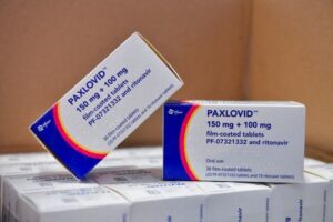 U.S. doctors reconsider Pfizer's Paxlovid for lower-risk COVID patients