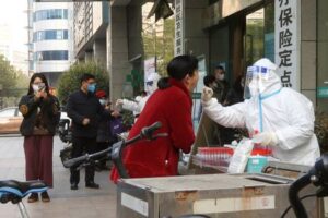 China tackles medical supply snags, price gouging amid COVID fears